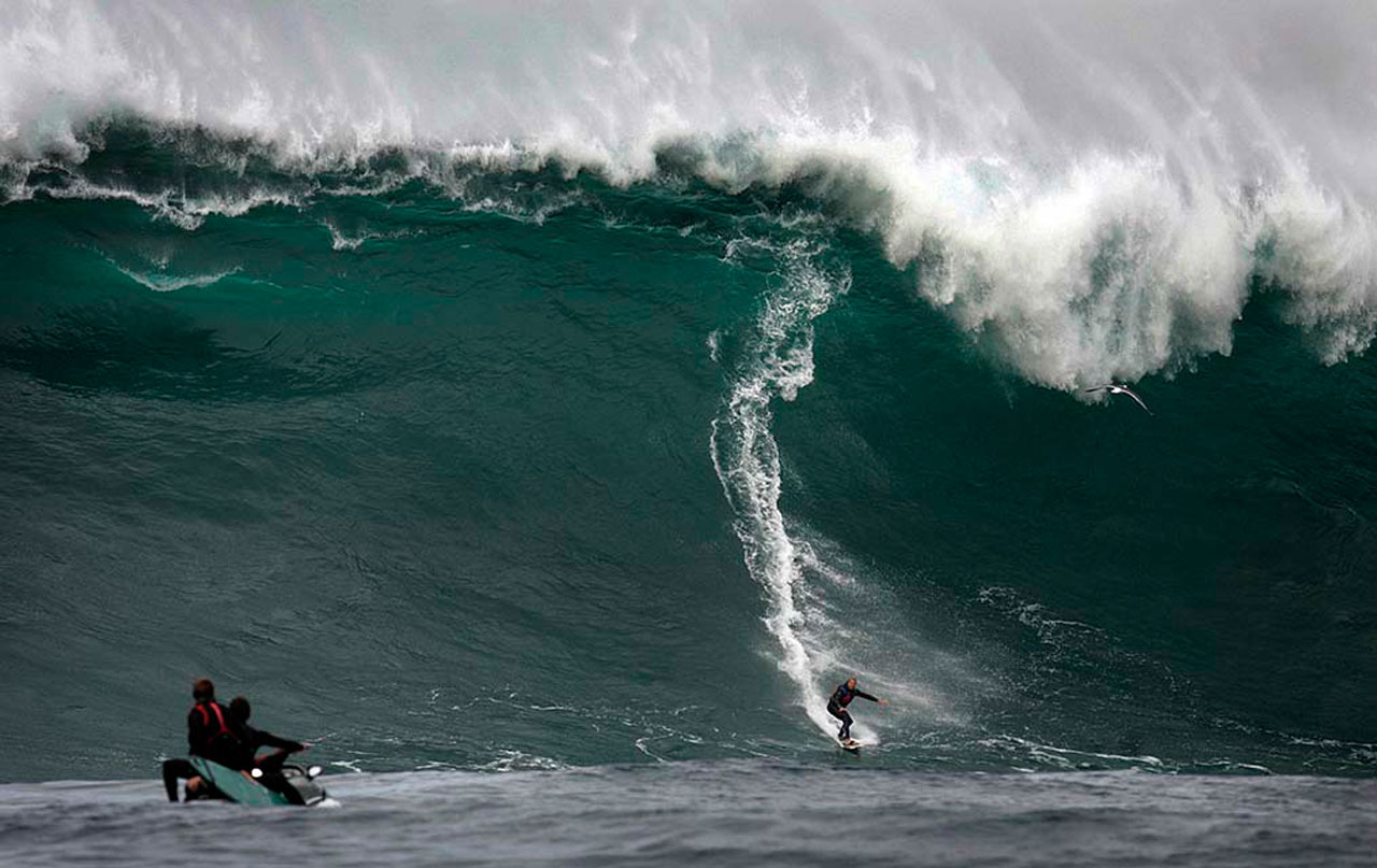 Поднимется волна огромная волна. Гонолулу ЦУНАМИ. Тихий океан волны ЦУНАМИ. Шторм ЦУНАМИ. ЦУНАМИ черное море 2012.