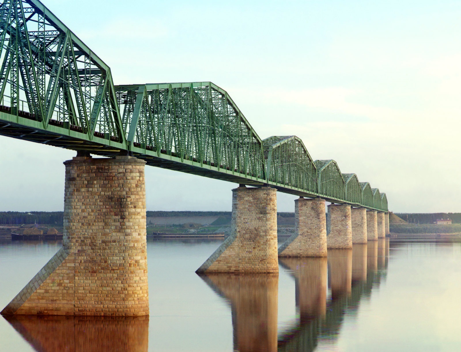 Железнодорожный мост через реку Кама в Перми