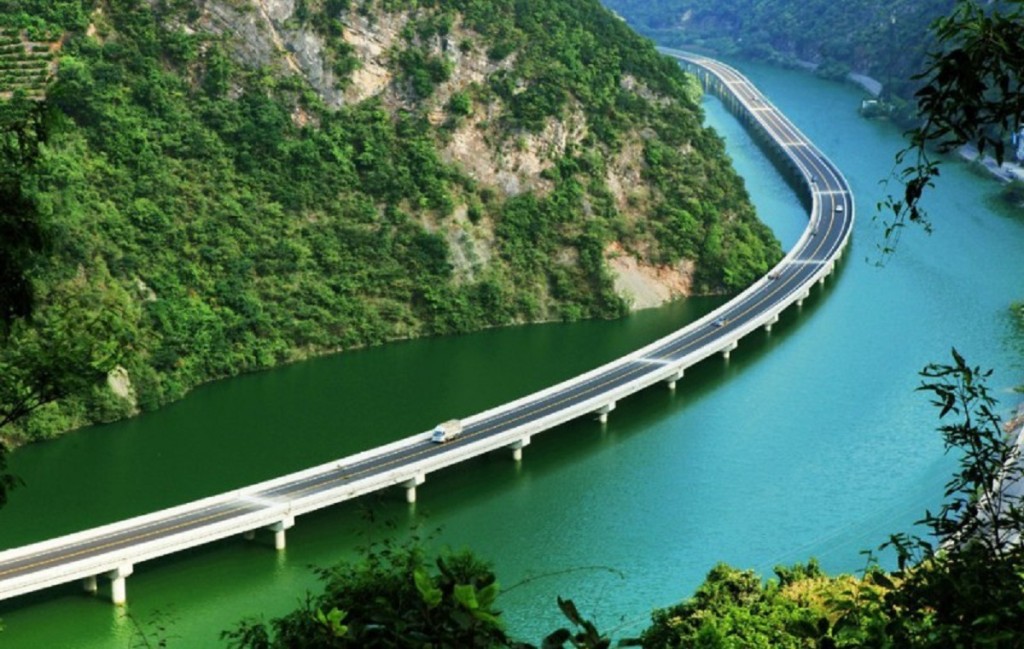 мост по реке в китае