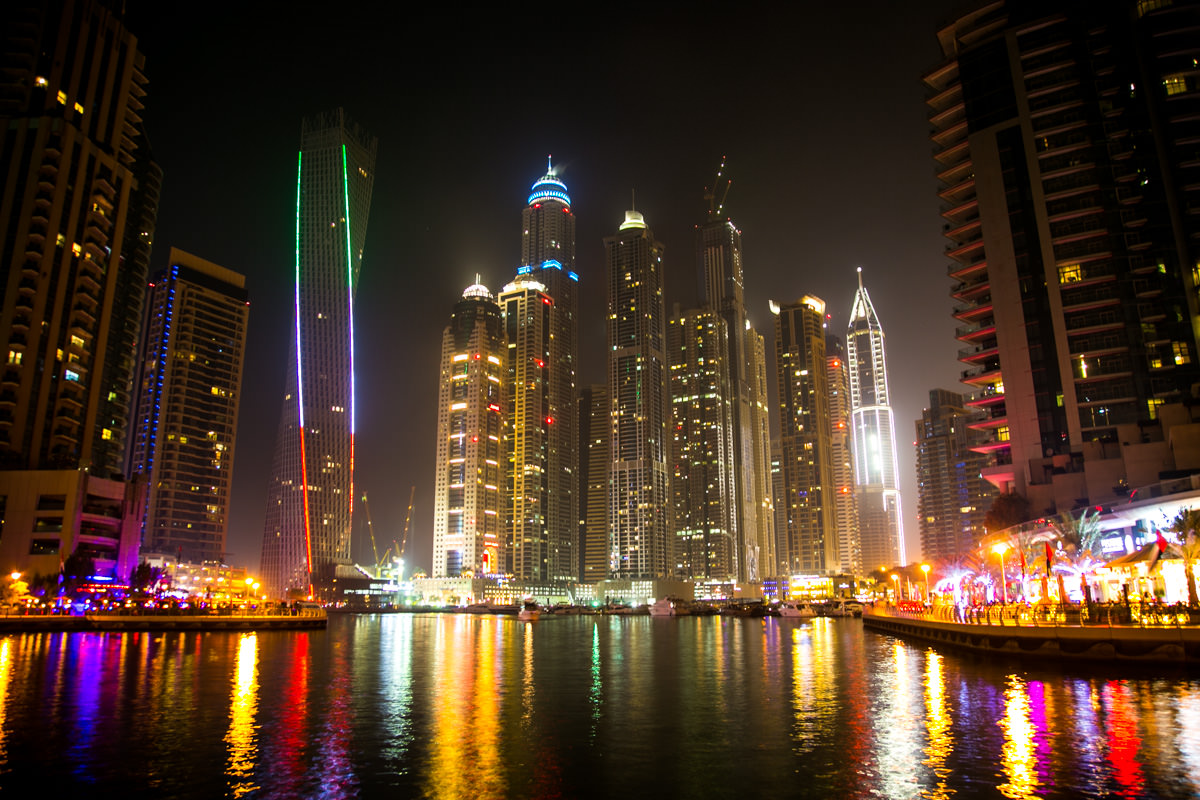 Фото дубая. Dubai Marina Дубай. Ночной Дубай Марина. Дубай район Дубай Марина nochyu. Канал Дубай Марина.